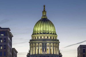 The capital building in Madison Wisconsin at dusk